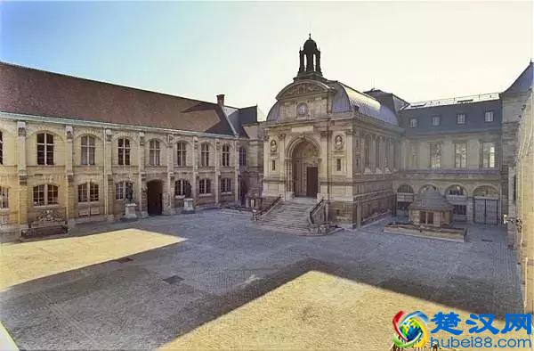 法国教育：全面实行双轨制