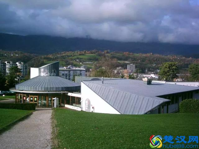 法国教育：全面实行双轨制