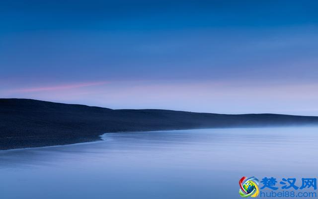 做人，不可盛气凌人，也不可低眉折腰