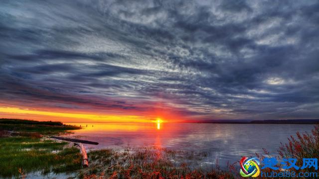 做人，不可盛气凌人，也不可低眉折腰