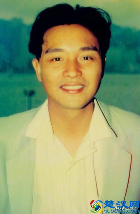 记者曝张国荣自杀隐情：死前与陈冠希爸爸喝茶5小时，前天有心事