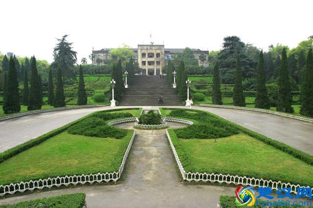 大学到底是个什么东西，揭开大学象牙塔的神秘面纱