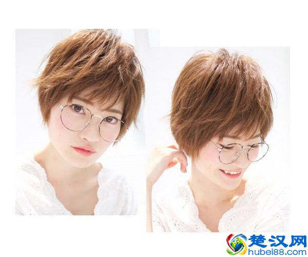 戴眼镜的女生适合什么发型?这10款看着就很美