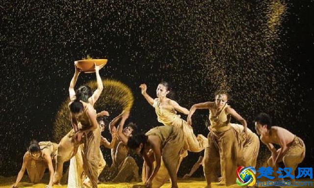 成语“亦步亦趋”中，“趋”是什么意思，跟前面的“步”有啥区别