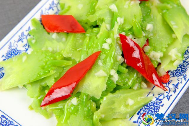 蒜蓉苦瓜怎样做苦瓜不苦？只需多这一个步骤，苦瓜清脆好吃