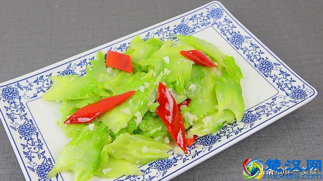 蒜蓉苦瓜怎样做苦瓜不苦？只需多这一个步骤，苦瓜清脆好吃