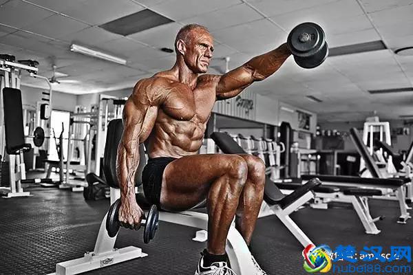 肩宽穿短袖才好看！哪七大法宝改善“窄肩”？