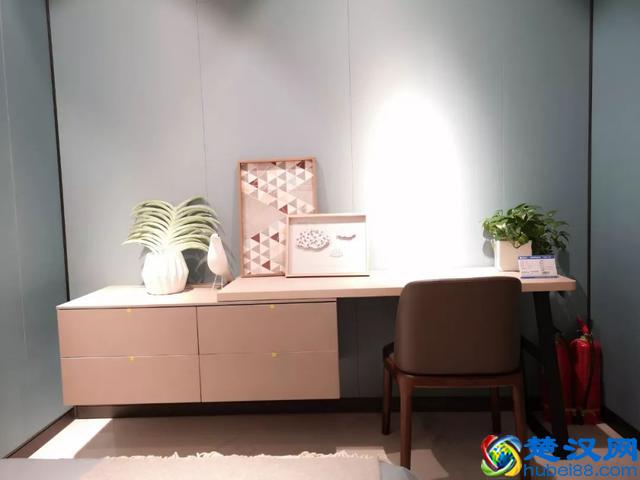 家具店不卖木，百强家具卖什么？