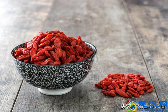 枸杞有什么好处？每天吃几颗枸杞是科学吃法？