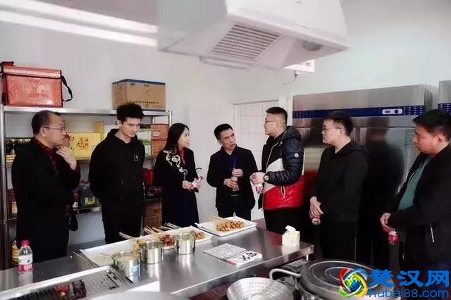 25平的炸串小店，开业40天月入30万，大众点评小吃排行榜前3