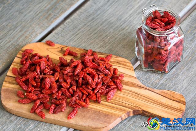 枸杞有什么好处？每天吃几颗枸杞是科学吃法？