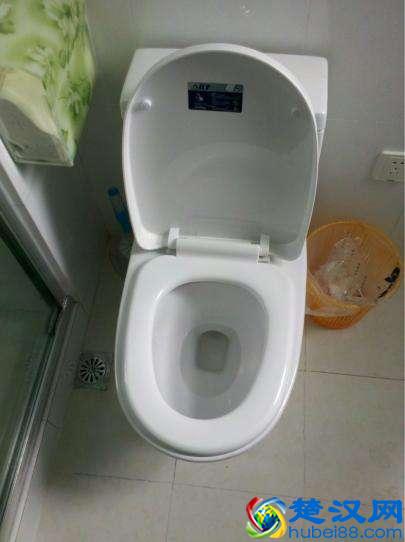 原来马桶堵了只要一壶开水就能搞定，知道太晚，浪费不少钱