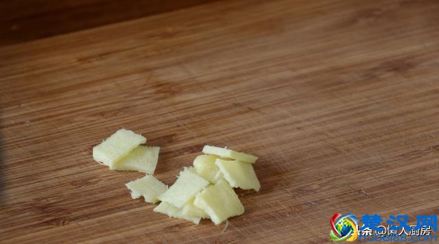 鸭肉别光会做啤酒鸭，试试这种做法，香味扑鼻，好吃解馋