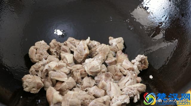 鸭肉别光会做啤酒鸭，试试这种做法，香味扑鼻，好吃解馋