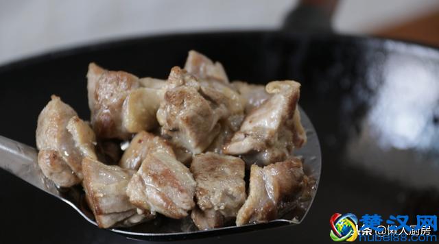 鸭肉别光会做啤酒鸭，试试这种做法，香味扑鼻，好吃解馋