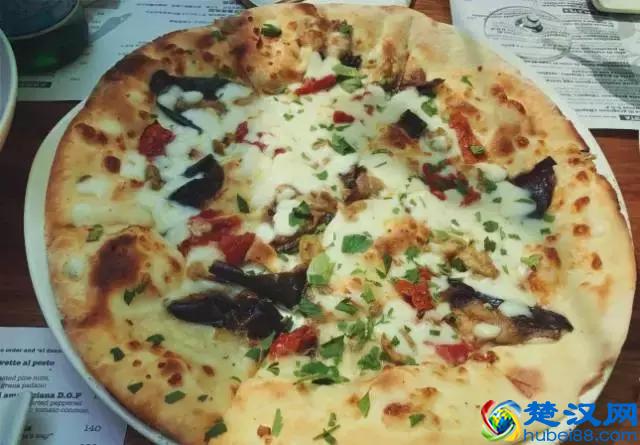 “炸鸡披萨”算什么！韩式肥牛、巧克力棉花糖····魔都这些披萨新口味你吃过吗？