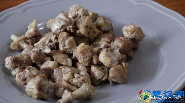 鸭肉别光会做啤酒鸭，试试这种做法，香味扑鼻，好吃解馋