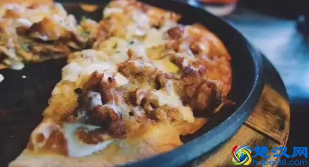 “炸鸡披萨”算什么！韩式肥牛、巧克力棉花糖····魔都这些披萨新口味你吃过吗？