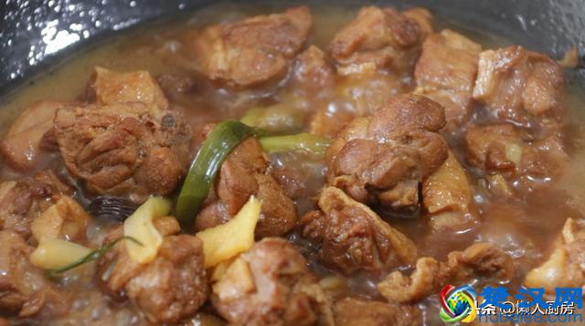 鸭肉别光会做啤酒鸭，试试这种做法，香味扑鼻，好吃解馋