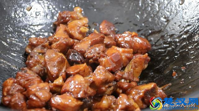 鸭肉别光会做啤酒鸭，试试这种做法，香味扑鼻，好吃解馋