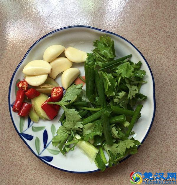 云贵川“香辣牛杂汤锅”的做法，做法简单，也可以做成火锅