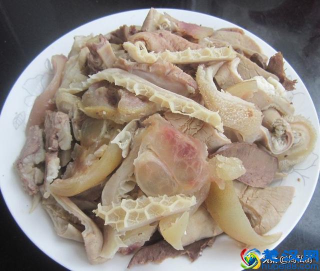 云贵川“香辣牛杂汤锅”的做法，做法简单，也可以做成火锅