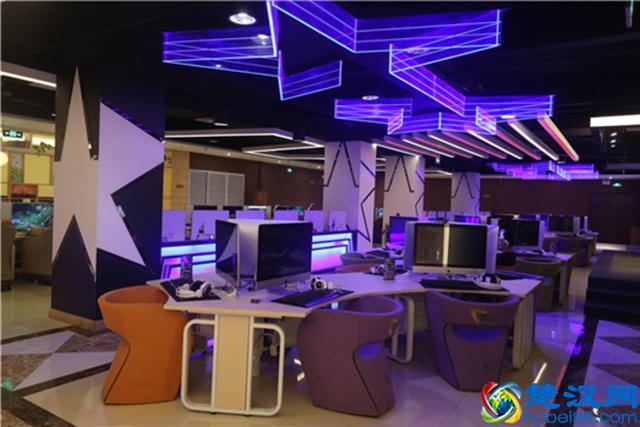 网吧真的很挣钱吗，那要开一家网吧需要多少钱？看完吓一跳