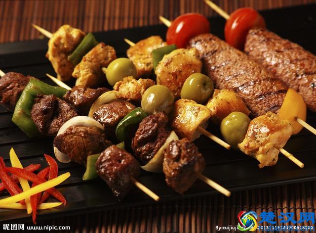 告诉你，烧烤为什么都是用木炭火！