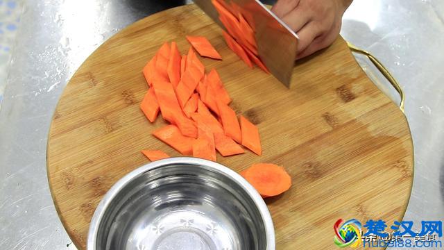 西兰花怎样做最好吃？厨师长教你这样做，清淡少油又营养