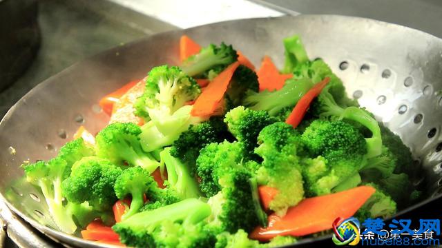 西兰花怎样做最好吃？厨师长教你这样做，清淡少油又营养