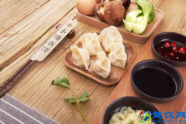 日售10吨的网红水饺店，如何做到机器制作、手工味道？