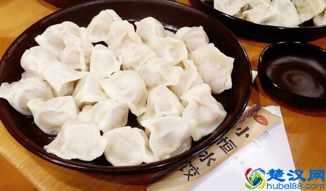 日售10吨的网红水饺店，如何做到机器制作、手工味道？