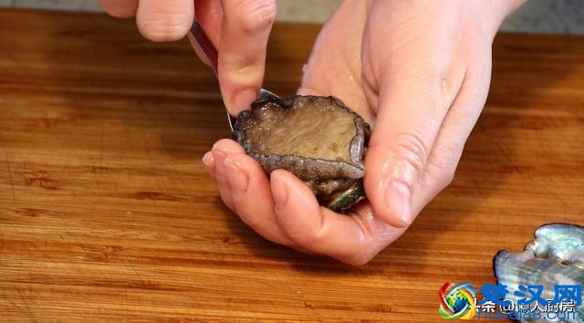 鲍鱼这样做比蒸着好吃，肉质细嫩，味道鲜美，做法简单易学