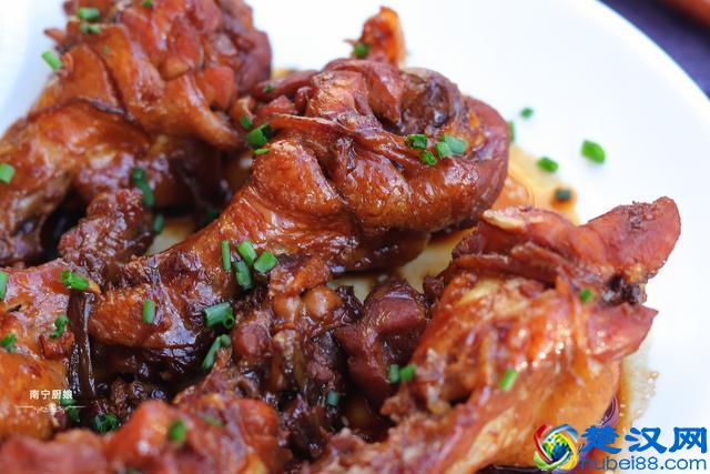 原来做红烧鸡腿这么简单，往电饭锅里一扔，不加一滴水，出锅抢光