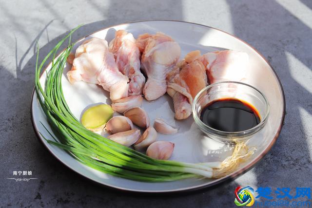 原来做红烧鸡腿这么简单，往电饭锅里一扔，不加一滴水，出锅抢光