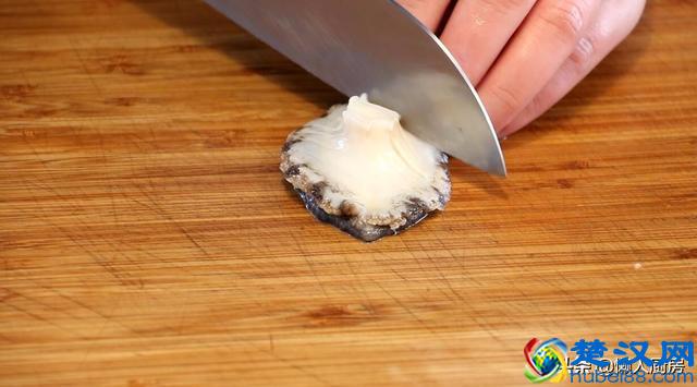 鲍鱼这样做比蒸着好吃，肉质细嫩，味道鲜美，做法简单易学