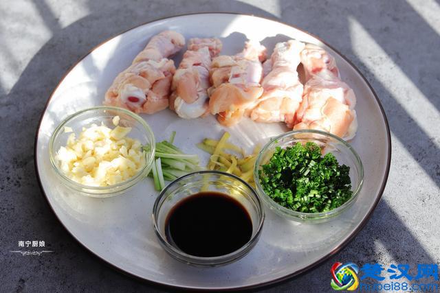 原来做红烧鸡腿这么简单，往电饭锅里一扔，不加一滴水，出锅抢光