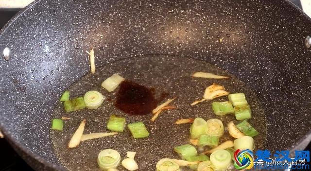 鲍鱼这样做比蒸着好吃，肉质细嫩，味道鲜美，做法简单易学