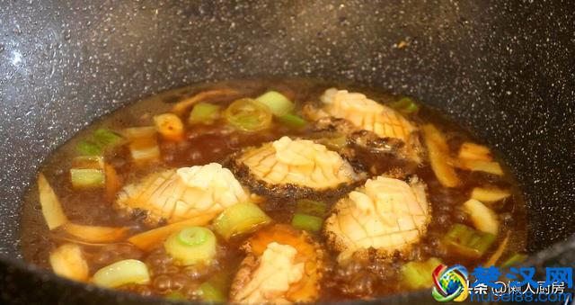鲍鱼这样做比蒸着好吃，肉质细嫩，味道鲜美，做法简单易学
