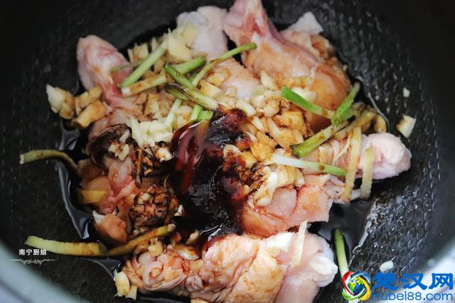 原来做红烧鸡腿这么简单，往电饭锅里一扔，不加一滴水，出锅抢光