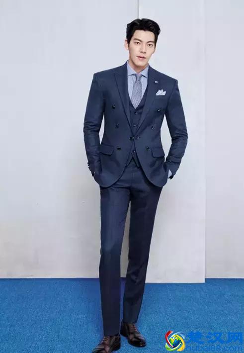 穿西装不一定要配白衬衫，试试这几种颜色