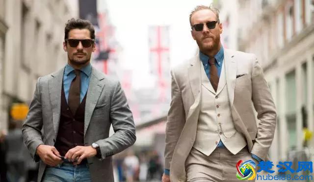 穿西装不一定要配白衬衫，试试这几种颜色