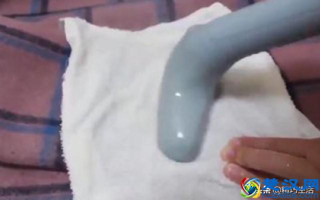 轻松清洗毛呢大衣小技巧，有效去污渍，再也不用拿到干洗店洗了！