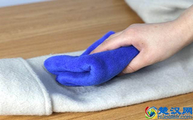 轻松清洗毛呢大衣小技巧，有效去污渍，再也不用拿到干洗店洗了！