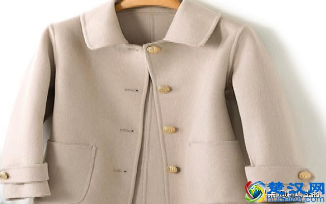 轻松清洗毛呢大衣小技巧，有效去污渍，再也不用拿到干洗店洗了！