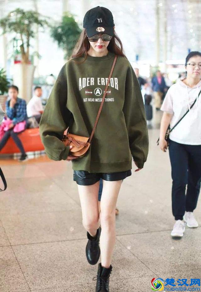 绿色上衣怎么搭配下装？学会这三招，美过唐嫣！