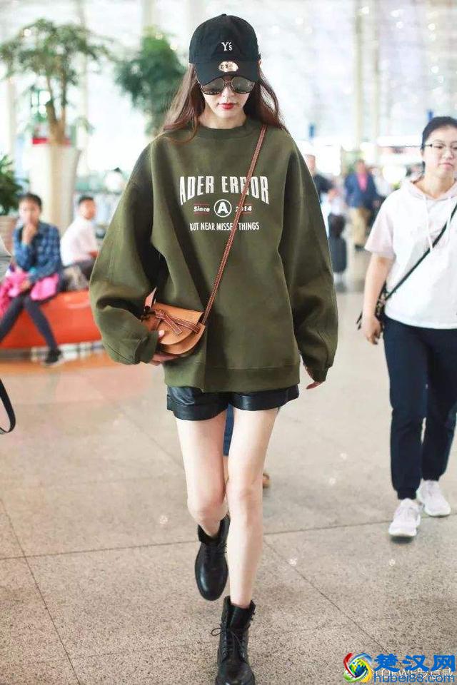 绿色上衣怎么搭配下装？学会这三招，美过唐嫣！