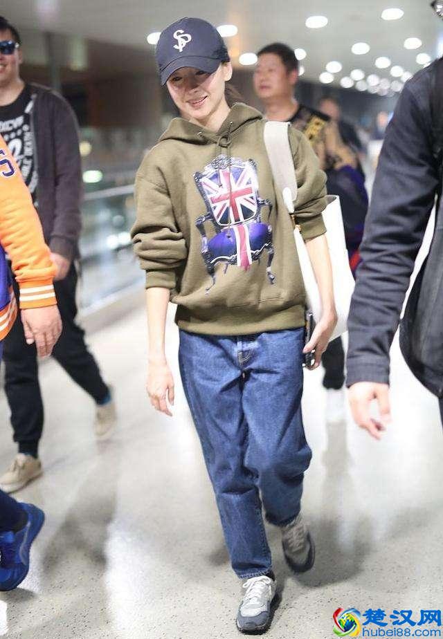 绿色上衣怎么搭配下装？学会这三招，美过唐嫣！