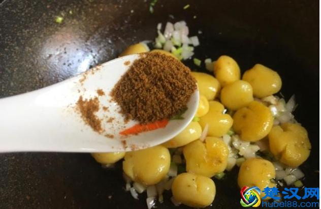 土豆别再炒着吃，试试这种做法，简单到没朋友，比大鱼大肉还好吃