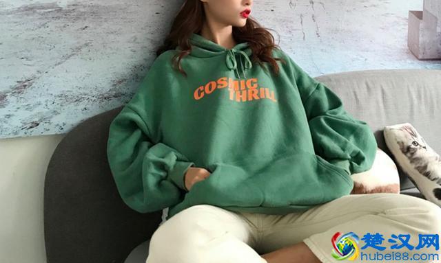 绿色上衣怎么搭配下装？学会这三招，美过唐嫣！